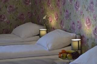 Отели типа «постель и завтрак» Targowski Dwór Mazury Dźwierzuty Четырехместный номер с собственной ванной комнатой-4